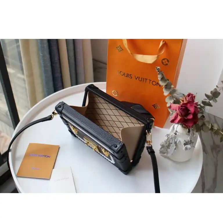 Bags 206B570006 LV 0517